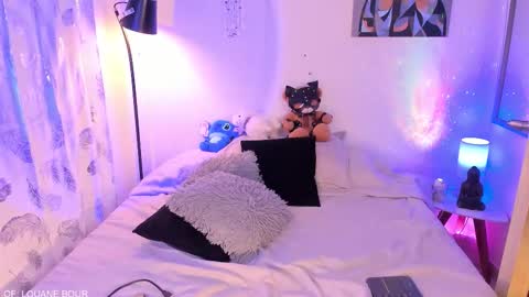 Snapshot of _louane_bour chatting on February 25, 12:31 am Laura Independent Model online show from February 25, 12:31 am