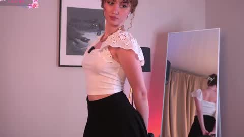 _louiseana_ online show from June 18, 12:09 pm