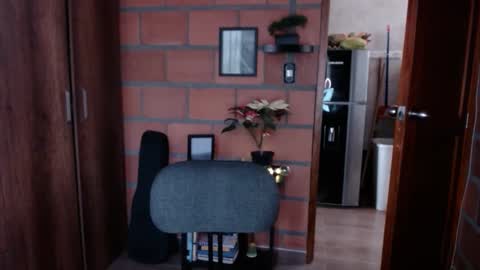 Snapshot of _lunablondie_ chatting on February 6, 2:37 pm _lunablondie_ online show from February 6, 2:37 pm