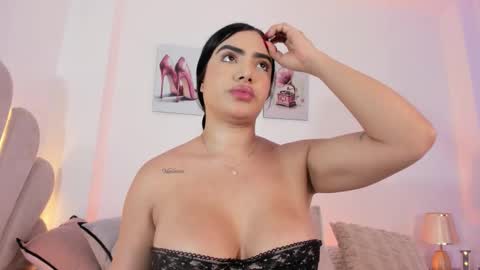 _luuciana_ online show from March 18, 4:04 am