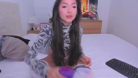 Lynna online show from December 1, 10:26 pm