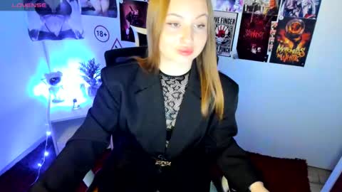 Snapshot of _margoqueen_ chatting on October 4, 10:19 pm Margo online show from October 4, 10:19 pm