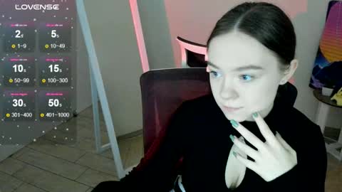 Snapshot of _margoqueen_ chatting on October 19, 6:36 am Margo online show from October 19, 6:36 am