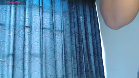 _mari_lunna_ online show from October 21, 3:24 pm