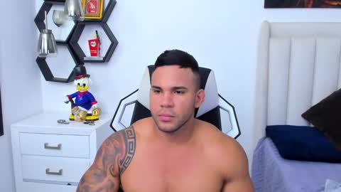 _matthew_santos_ online show from January 17, 10:45 pm