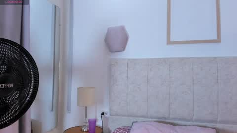 _maximo_1 online show from May 16, 1:10 pm