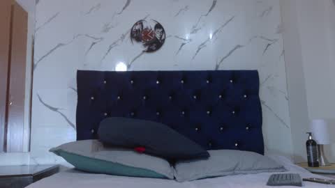 _maximo_1 online show from May 25, 1:06 pm