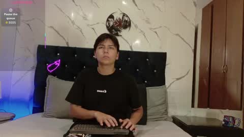 _maximo_1 online show from May 26, 11:17 am