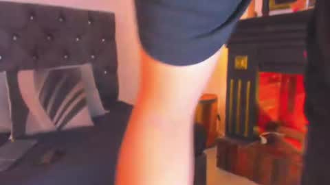_maximo_1 online show from July 27, 1:29 pm