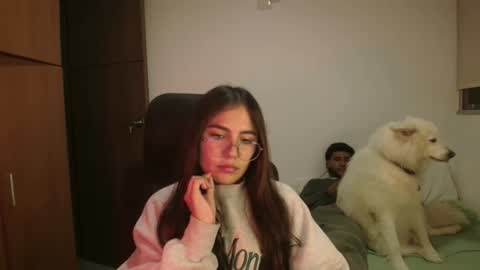 max and abby online show from May 26, 2:07 am