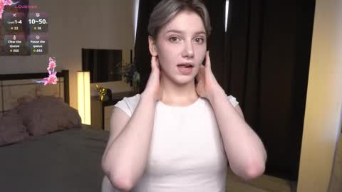 Snapshot of _medal_of_horny_ chatting on February 11, 6:29 am Elva and Kate online show from February 11, 6:29 am