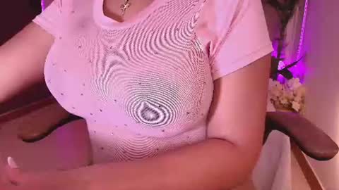 Snapshot of _megan_akbar chatting on June 27, 12:22 pm Marce online show from June 27, 12:22 pm