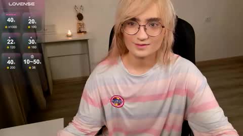 _meow_neko_ online show from December 1, 1:49 pm