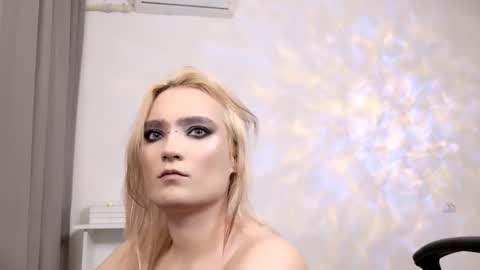 Snapshot of _meow_neko_ chatting on March 8, 2:04 am _meow_neko_ online show from March 8, 2:04 am