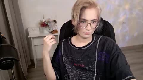 Snapshot of _meow_neko_ chatting on April 7, 2:12 am _meow_neko_ online show from April 7, 2:12 am