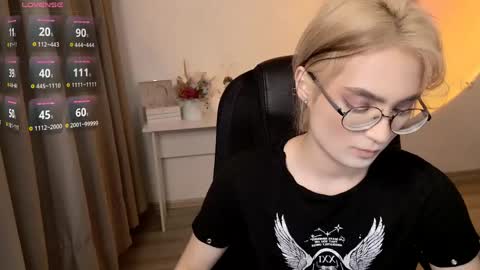 Snapshot of _meow_neko_ chatting on April 21, 2:51 am _meow_neko_ online show from April 21, 2:51 am