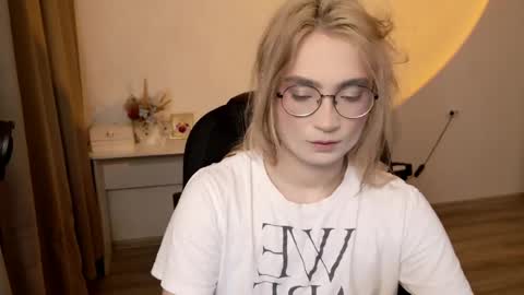 Snapshot of _meow_neko_ chatting on May 11, 4:48 pm _meow_neko_ online show from May 11, 4:48 pm