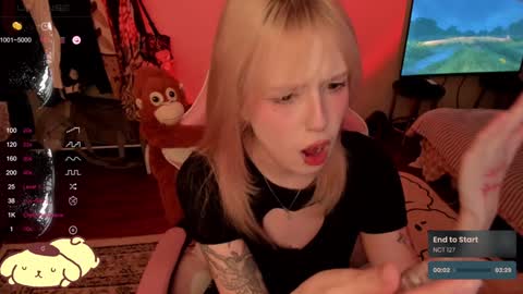 Snapshot of _meowmiko__ chatting on December 13, 8:47 pm miko3 online show from December 13, 8:47 pm