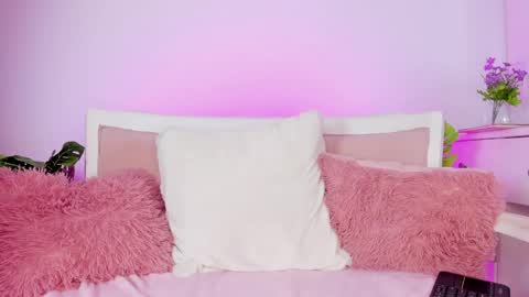 Snapshot of _mia_sweett1 chatting on June 8, 1:28 am mia online show from June 8, 1:28 am