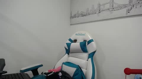  Mia  online show from February 18, 1:11 pm