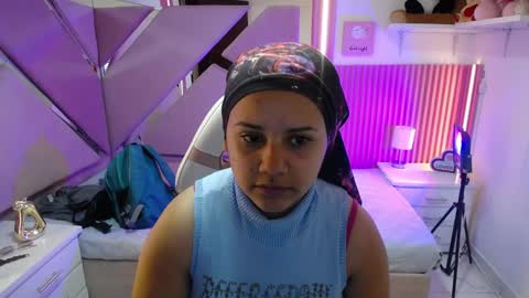  Mia  online show from April 4, 12:46 pm