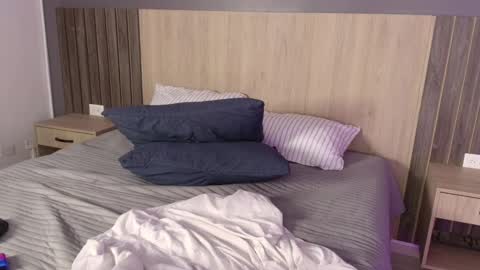 _miamiller_ online show from February 25, 1:52 am