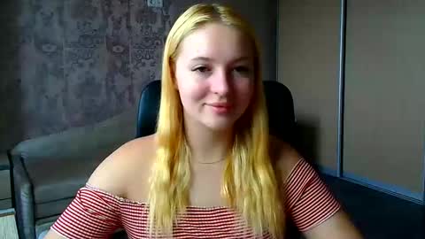 Snapshot of _mila_la_ chatting on June 6, 9:36 am Melanie online show from June 6, 9:36 am