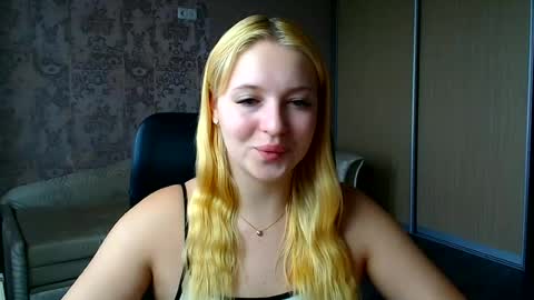 Snapshot of _mila_la_ chatting on June 13, 6:55 am Melanie online show from June 13, 6:55 am