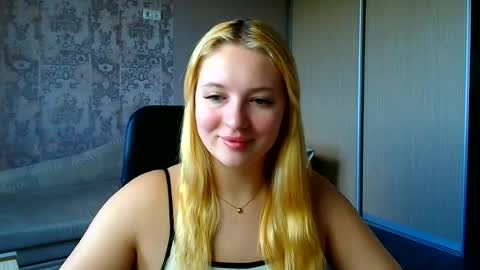 Snapshot of _mila_la_ chatting on June 26, 11:14 am Melanie online show from June 26, 11:14 am