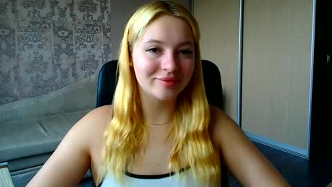 Snapshot of _mila_la_ chatting on June 29, 10:15 am Melanie online show from June 29, 10:15 am
