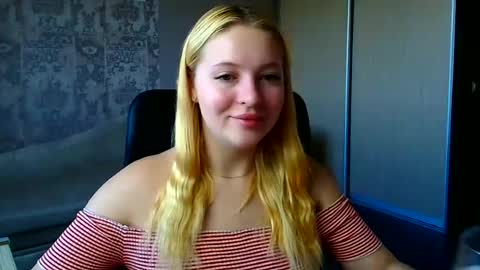 Snapshot of _mila_la_ chatting on June 30, 8:26 am Melanie online show from June 30, 8:26 am