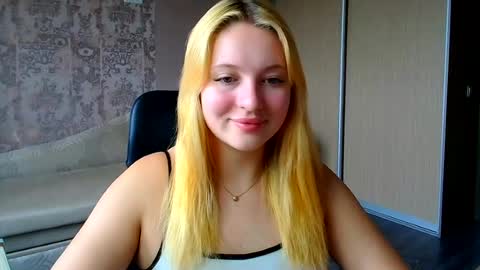 Snapshot of _mila_la_ chatting on July 13, 7:44 am Melanie online show from July 13, 7:44 am