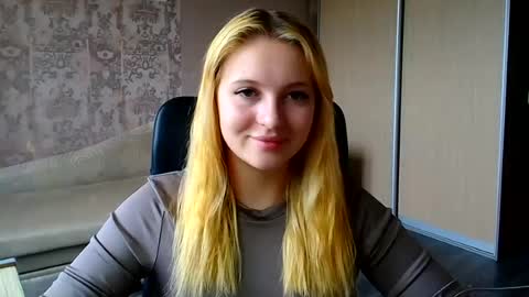 Snapshot of _mila_la_ chatting on July 14, 10:21 am Melanie online show from July 14, 10:21 am