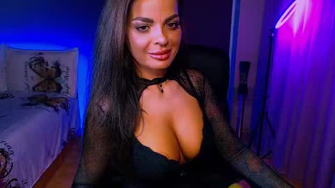 Snapshot of _milani_ chatting on June 16, 5:04 pm Milani online show from June 16, 5:04 pm