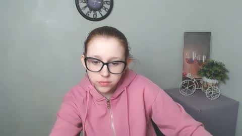 Snapshot of _miraterri_ chatting on February 21, 7:23 am Mira online show from February 21, 7:23 am