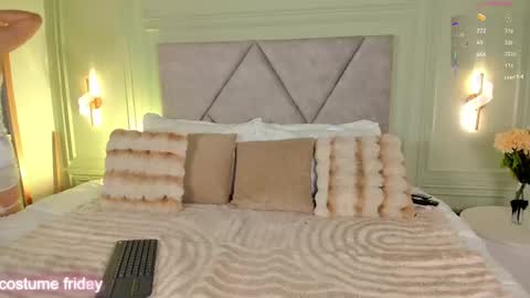 kimberley cruz online show from October 8, 11:41 am