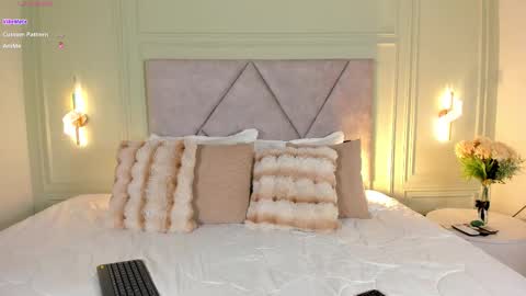 kimberley cruz online show from October 18, 11:55 am