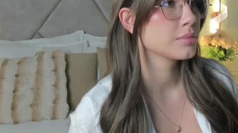 kimberley cruz online show from October 31, 12:06 pm