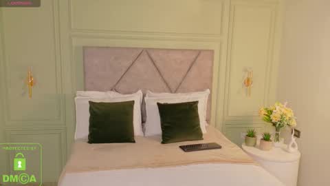 kimberley cruz online show from February 28, 1:01 pm