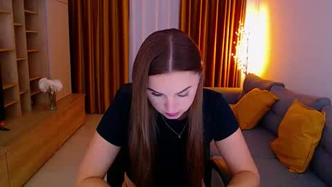 Mia online show from October 14, 5:08 am