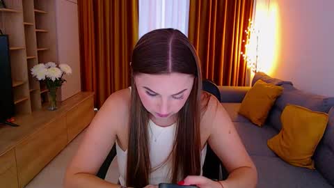 Mia online show from October 19, 9:21 am