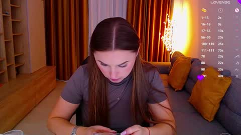 Mia online show from November 9, 10:13 am