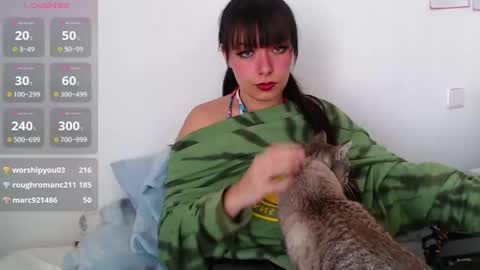 Snapshot of _missshe_ chatting on February 16, 12:32 pm Sophia Help me get 100 thumbs up online show from February 16, 12:32 pm