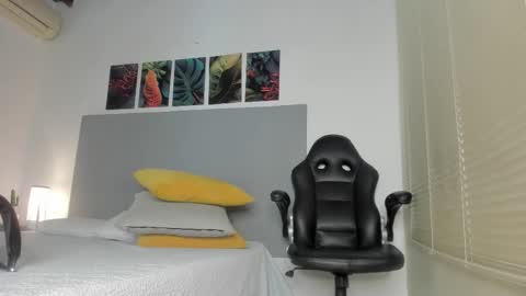 _molly_rosse_ online show from February 2, 12:04 pm