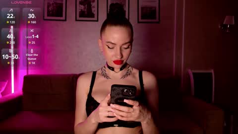 Snapshot of _moon_girl_18 chatting on February 15, 4:47 pm Nikol online show from February 15, 4:47 pm