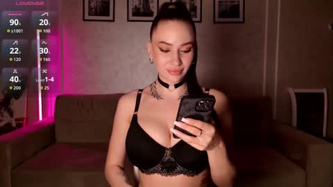 Snapshot of _moon_girl_18 chatting on March 3, 5:19 pm Nikol online show from March 3, 5:19 pm