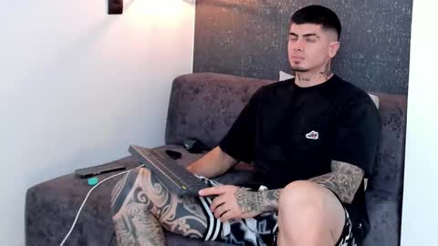 _mrcock_ online show from October 4, 7:23 pm