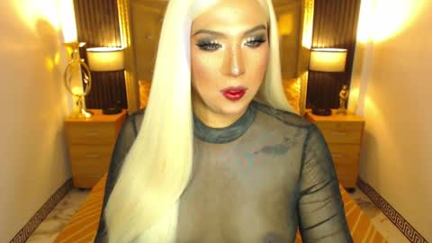 _natashacooper_ online show from April 9, 3:28 am