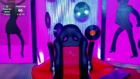 Nicky  Please help me with your thumbs up its importan online show from February 25, 9:13 pm