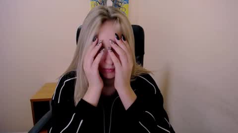 Snapshot of _nicole_new chatting on September 25, 11:47 am Nica online show from September 25, 11:47 am